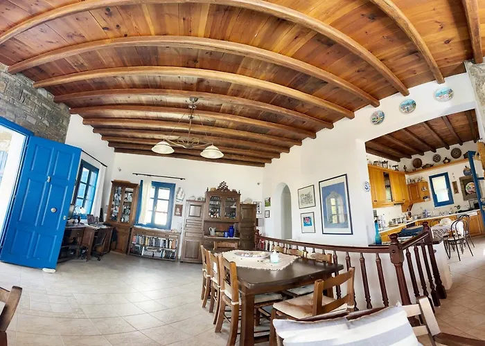 Vila Sophia Paros - Beachfront At Lolantonis *